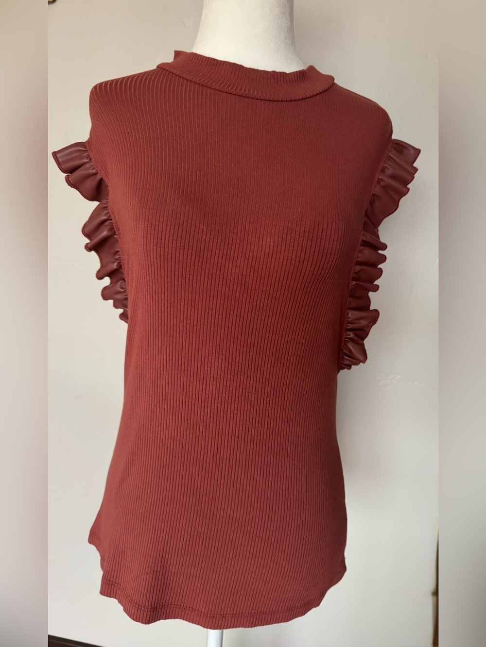Doe & Rae Rust Ribbed Sleeveless Top with Ruffle Trim Medium